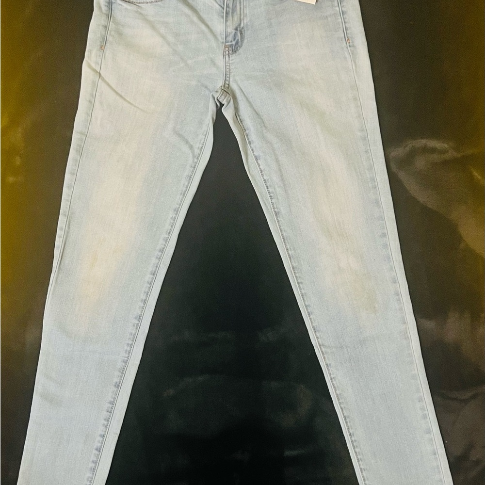 American Eagle Outfitters Light Wash Skinny Jeans